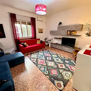 https://residenza-le-rose-immersed-in-relaxation.hotelinveneto.com